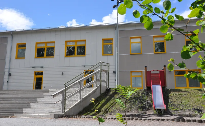 Bild på förskolan från skogssidan