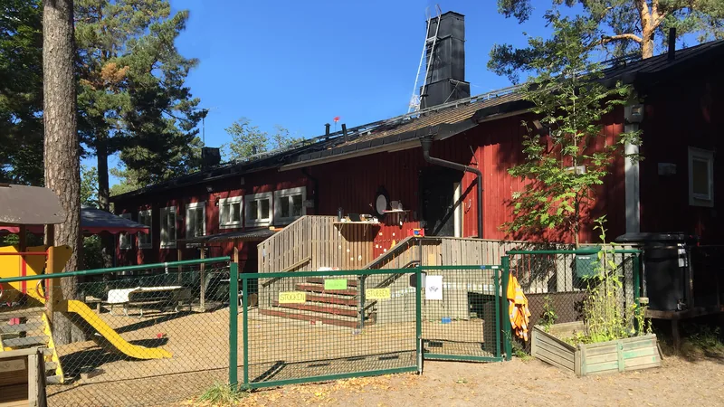 Förskola Sportstugan och del av förskolegården