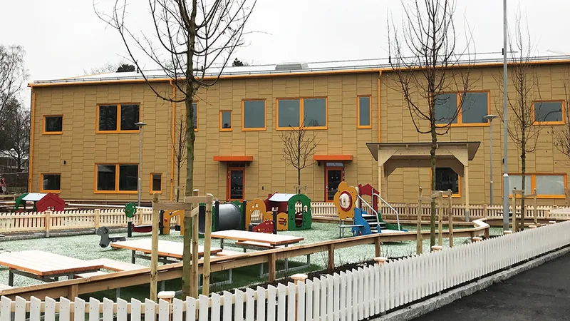 Förskolan Vingåkers gård med förskolan i bakgrunden.