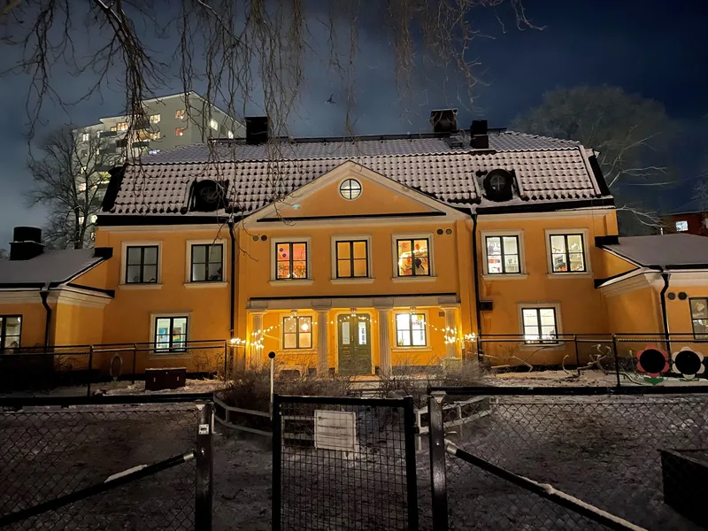 Malmgårdens förskola upplyst en vinterkväll